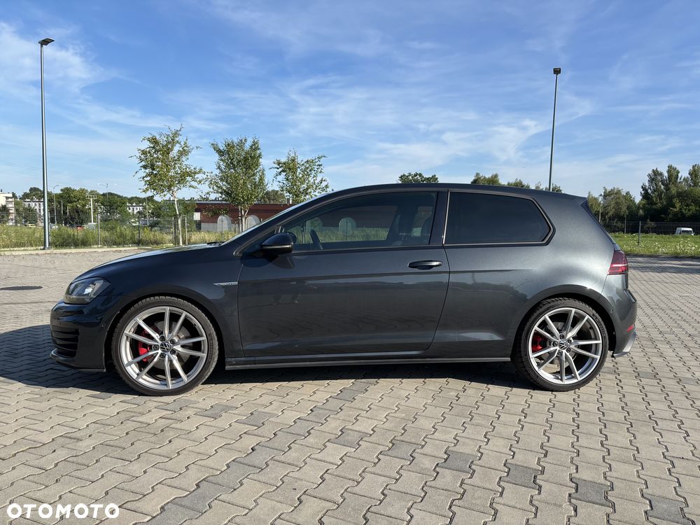 Volkswagen Golf - 2