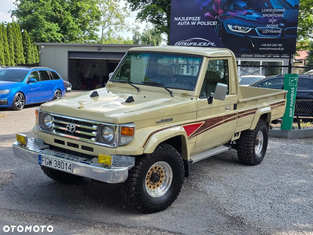 Toyota Land Cruiser - 1
