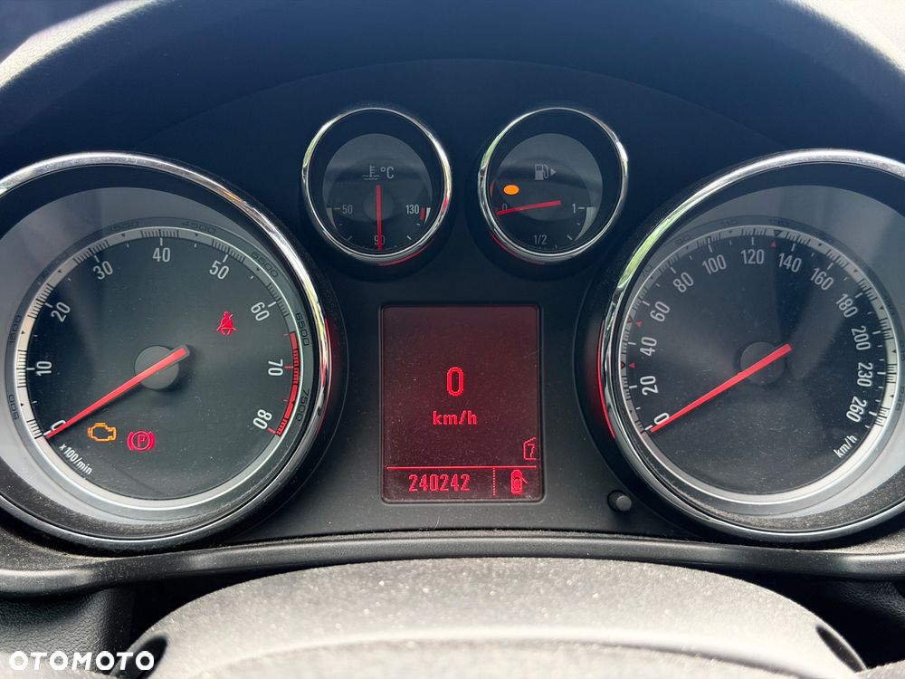 Opel Insignia 1.8 - 4