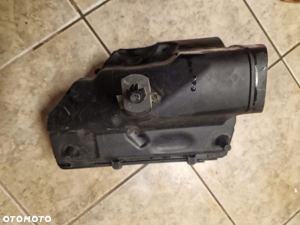 obudowa filtra powietrza bmw x5 g05 13718091491 - 3