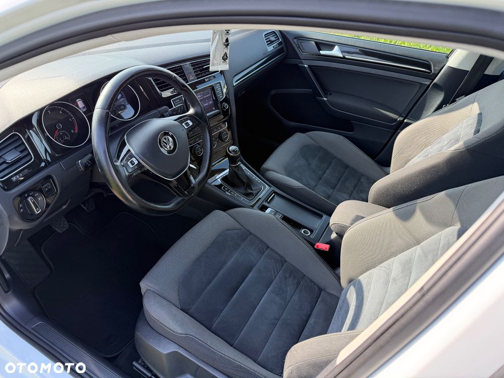 Volkswagen Golf 1.6 TDI DPF Highline - 17
