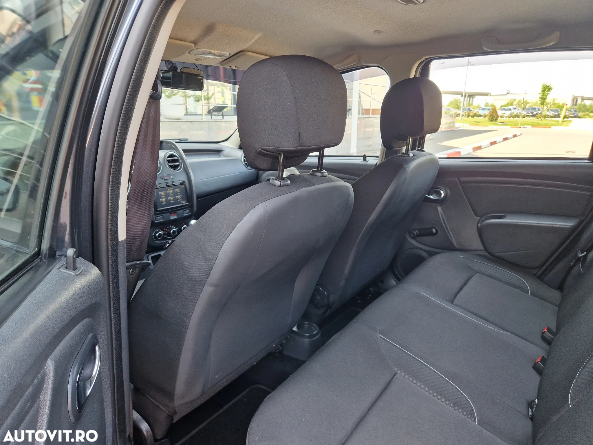 Dacia Duster 1.6 4x2 Laureate - 11