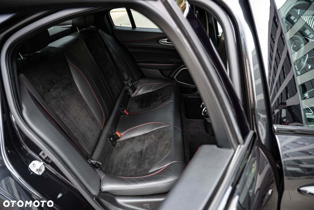 Alfa Romeo Giulia 2.9 Bi Turbo V6 Quadrifoglio - 16