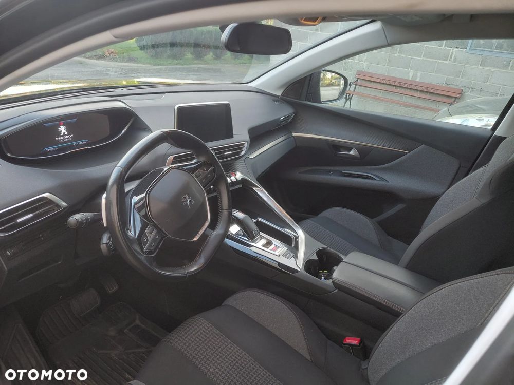 Peugeot 3008 1.2 PureTech GPF Active S&S EAT8 - 17