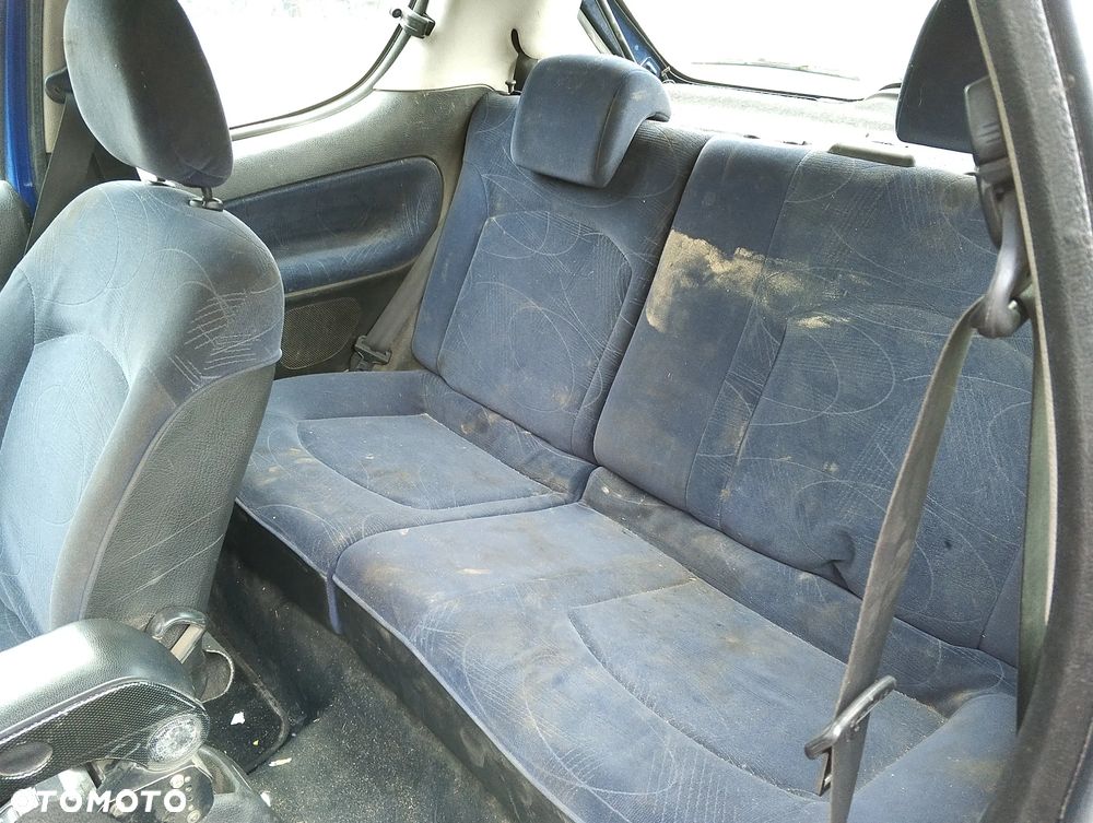 Peugeot 206 I Przed Lift (98-03r.) 1.1B 59KM. Silnik HFX (TU1JP),  HFZ (TU1JP),  10FP6R4102832 Skrzynia 20CP08,  20CP80,  20CF08,  20CFK8,  20CF08,  CP14X60,  CT19X17,  2222S6,  2223HX lakier EGJB.Cały na części. GWARANCJA !!! Przód Tył Zestaw Komplet Drzwi Klapa Zderzak Błotnik Maska Grill Atrapa Szyba Pas Lampa Lusterko Boczki Fotel Kanapa Kokpit Deska Rozdzielcza Przełącznik Włącznik Sterownik Przewody Wiązka Instalacja Moduł Komputer Czujnik Listwa Pompa Alternator Wtryski Głowica Rozrusznik Kompresor Sprzęgło Dwumas Silnik Skrzynia ABS Klimatyzacji Paliwa Wspomagania Kolektor Turbina Przepustnica Zawór Chłodnica Koło Hak Belka Sanki Zawieszenie Mcpherson Półoś Amortyzator Wydech Tłumik Zacisk Most - 7