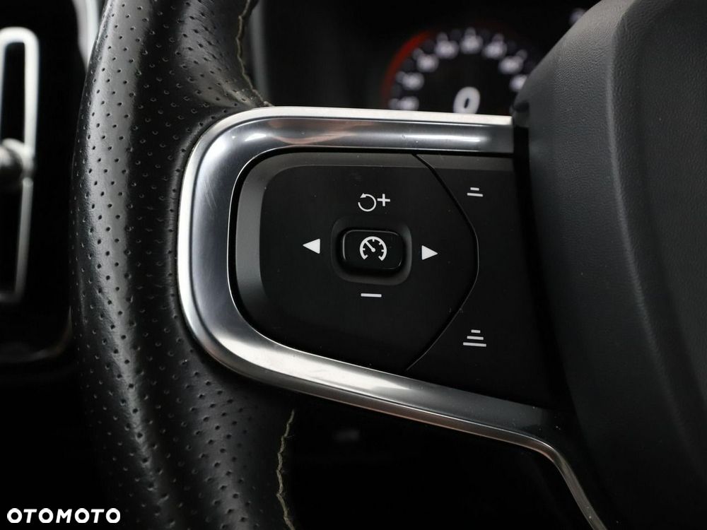 Volvo XC 40 D4 SCR AWD R-Design - 34