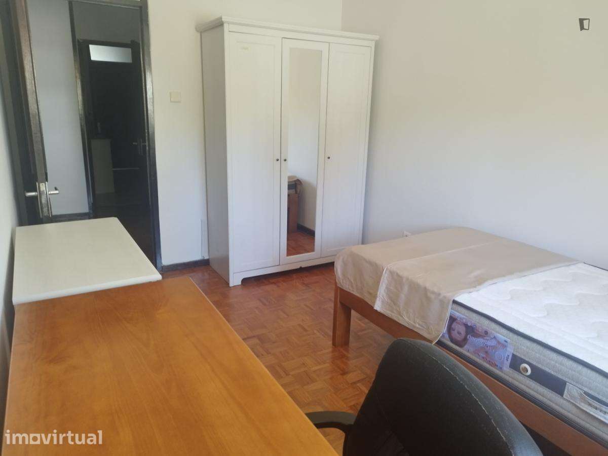 Quarto - localizado em Massarelos Porto - Grande imagem: 5/9