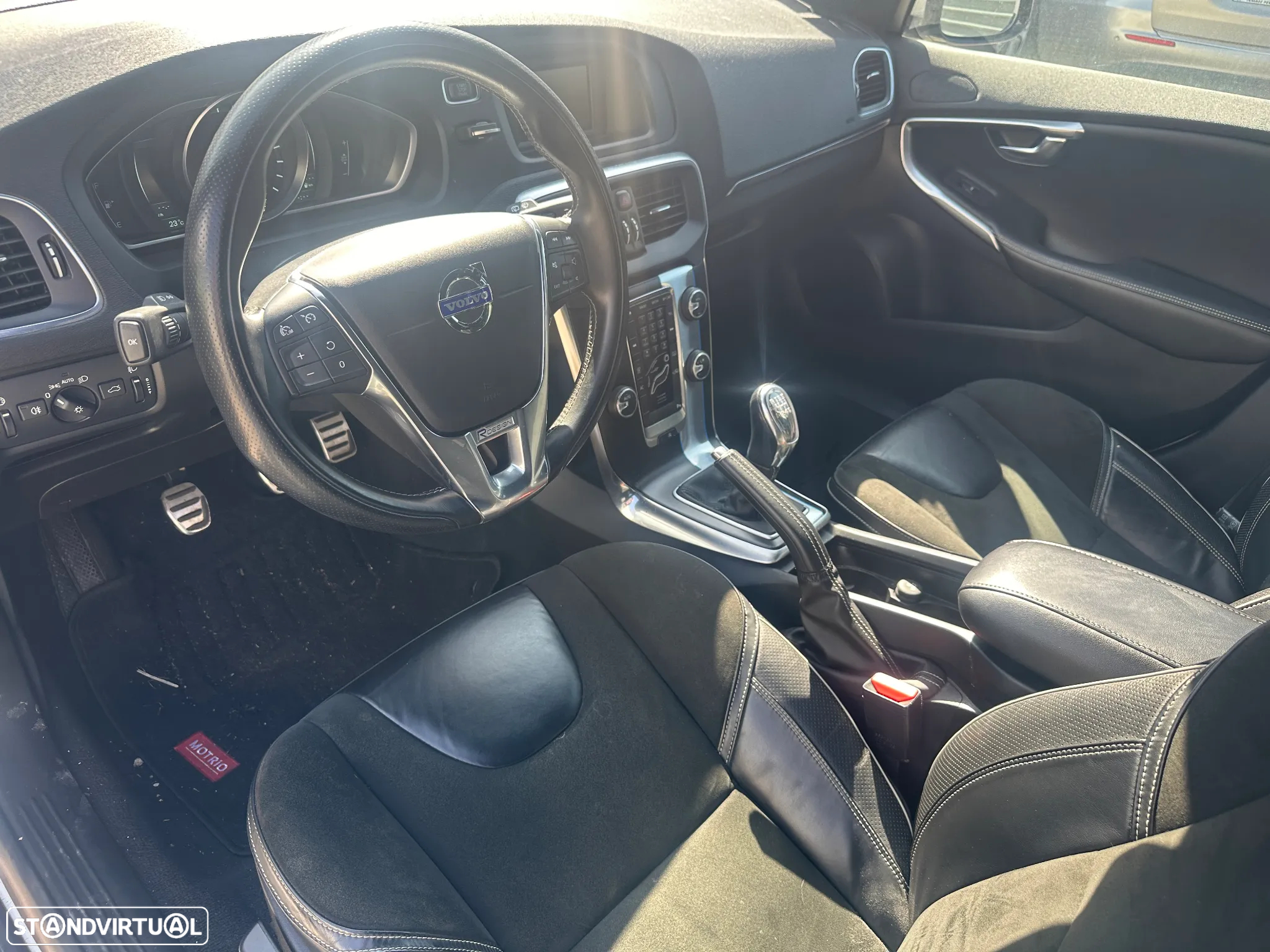 VOLVO V40 1.6 T4 180CV R-DESIGN DE 2015 - 9