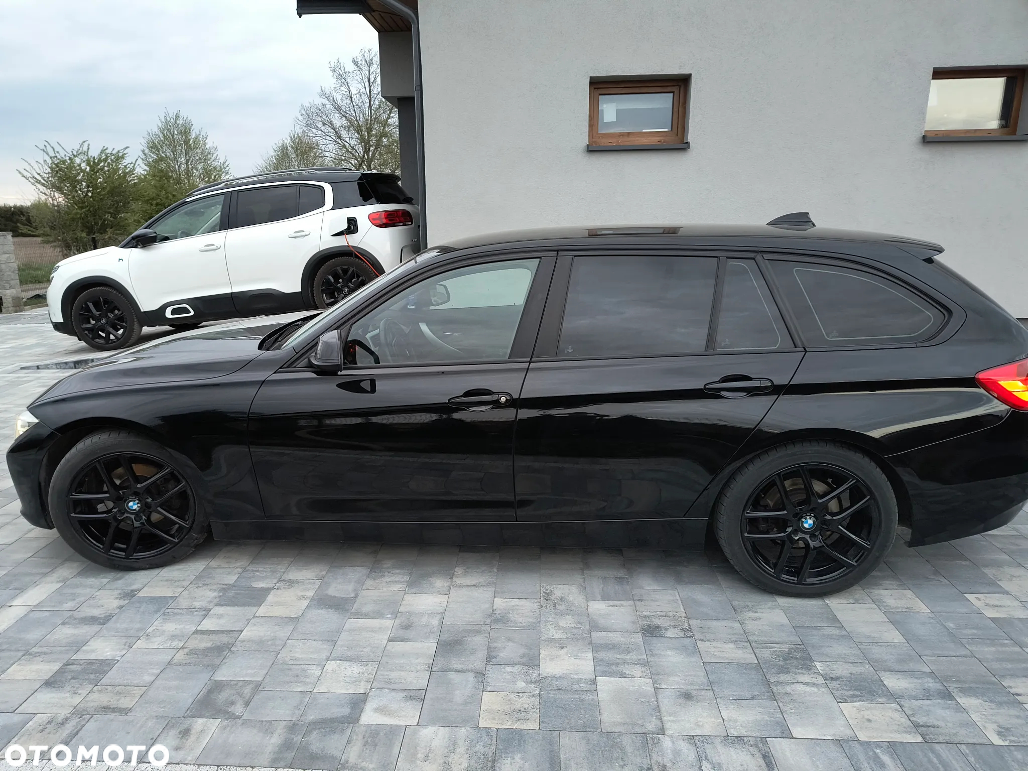 BMW Seria 3 318d Touring - 10