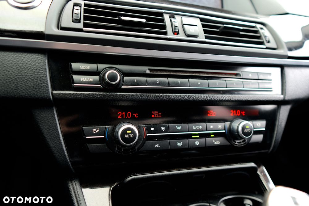 BMW Seria 5 528i - 29