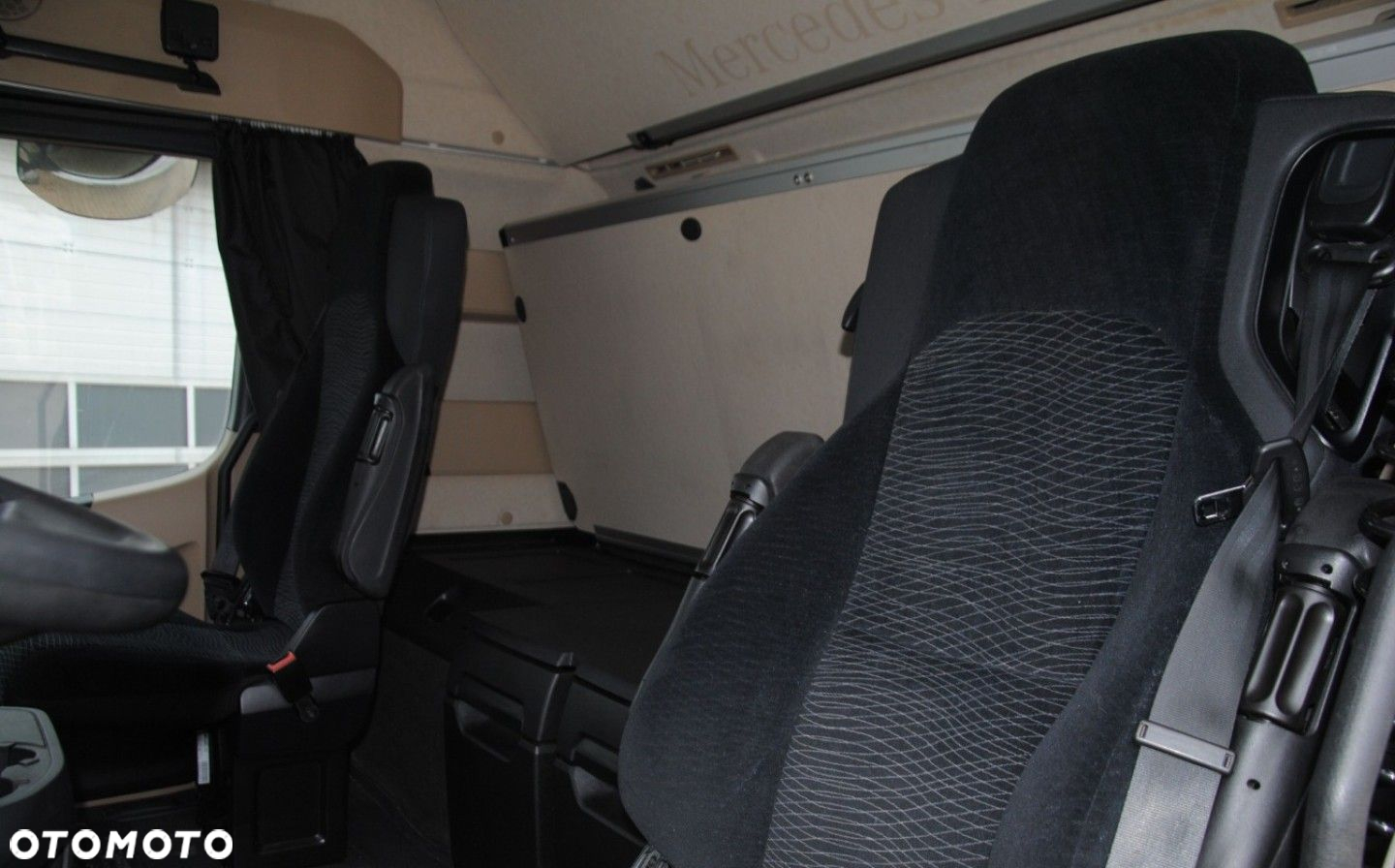 Mercedes-Benz Actros 1845, BigSpace, Pulpit multimedialny - 10