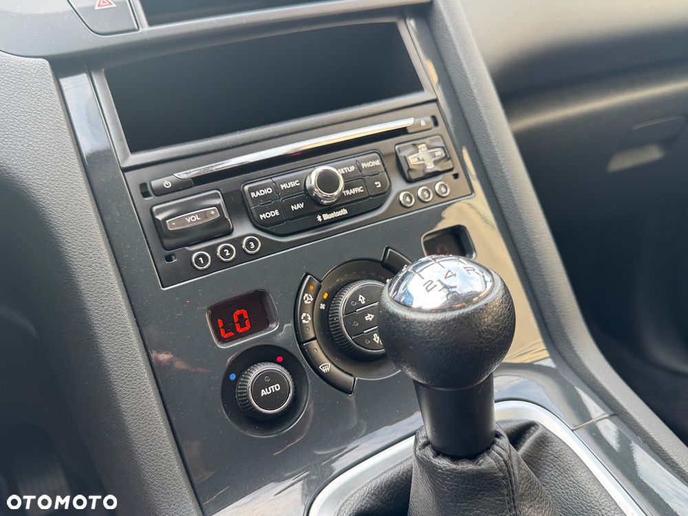 Peugeot 5008 120 VTi Active - 24
