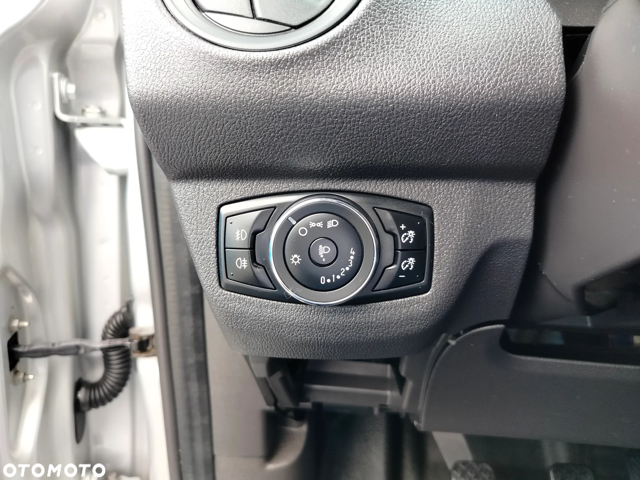 Ford Transit Courier - 17