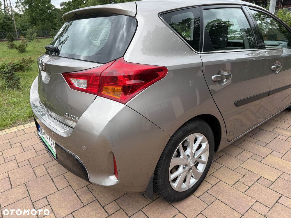Toyota Auris 1.33 VVT-i Premium Comfort - 5