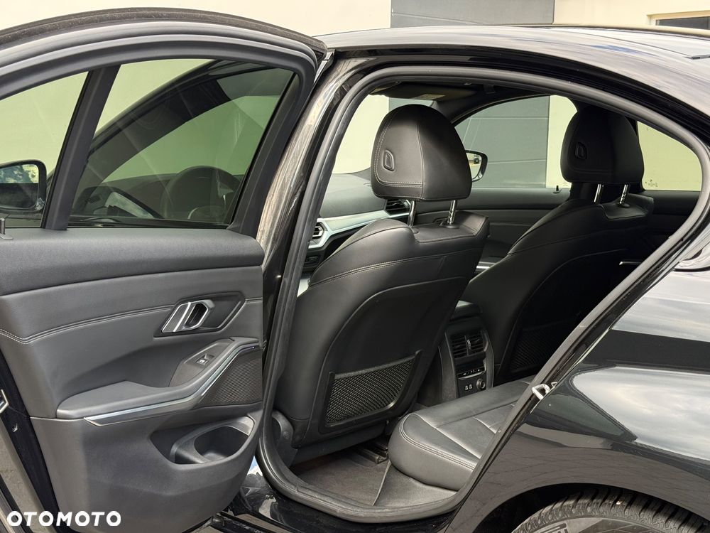 BMW Seria 3 320d M Sport - 18