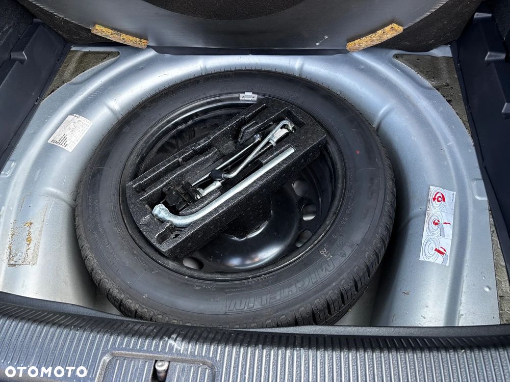 Volkswagen Golf 2.0 TDI DPF Highline - 16