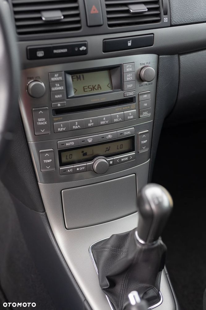 Toyota Avensis 2.0 VVT-i Executive - 18