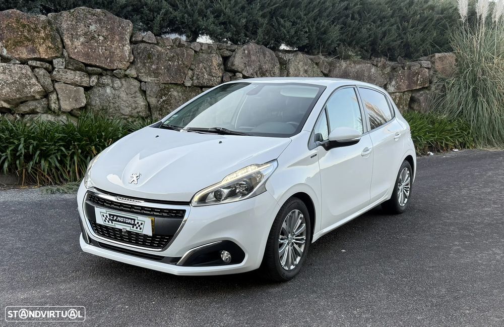 Peugeot 208 1.5 BlueHDi Signature - 1