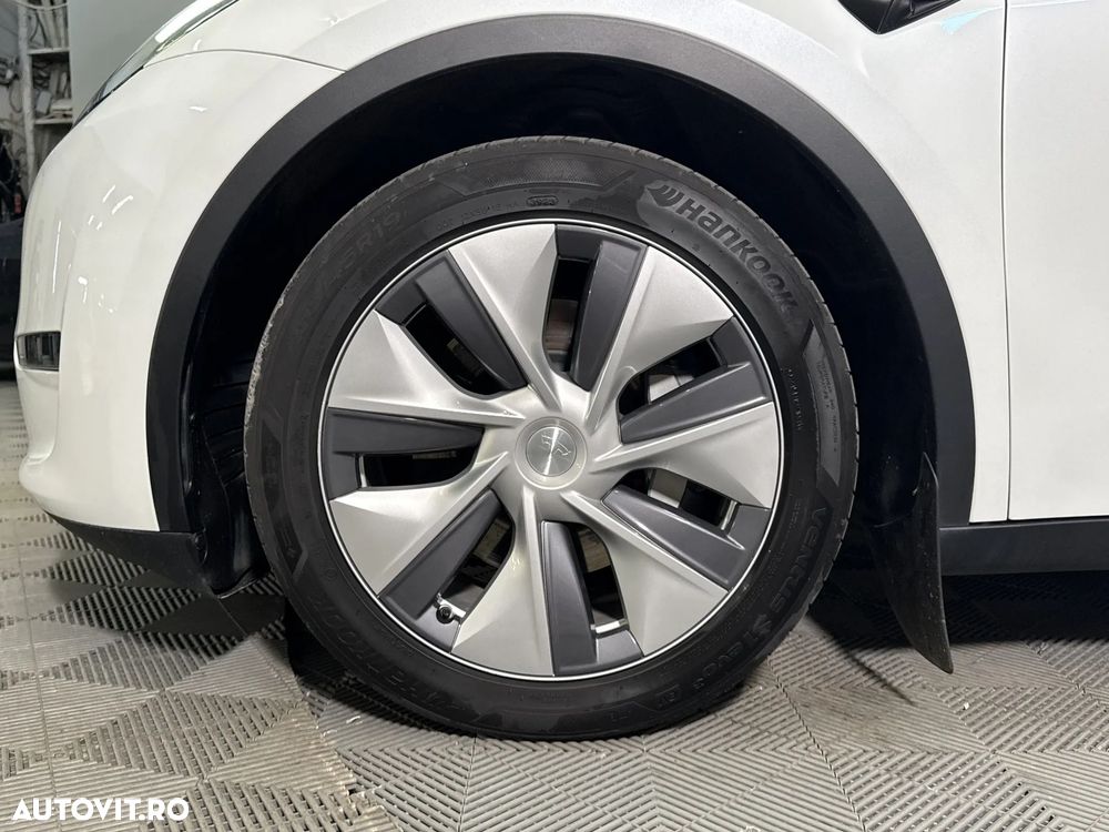 Tesla Model Y - 14