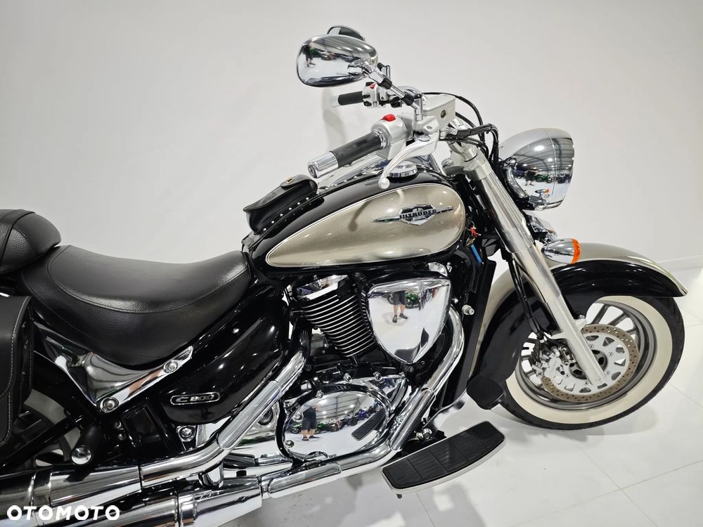 Suzuki Intruder - 8