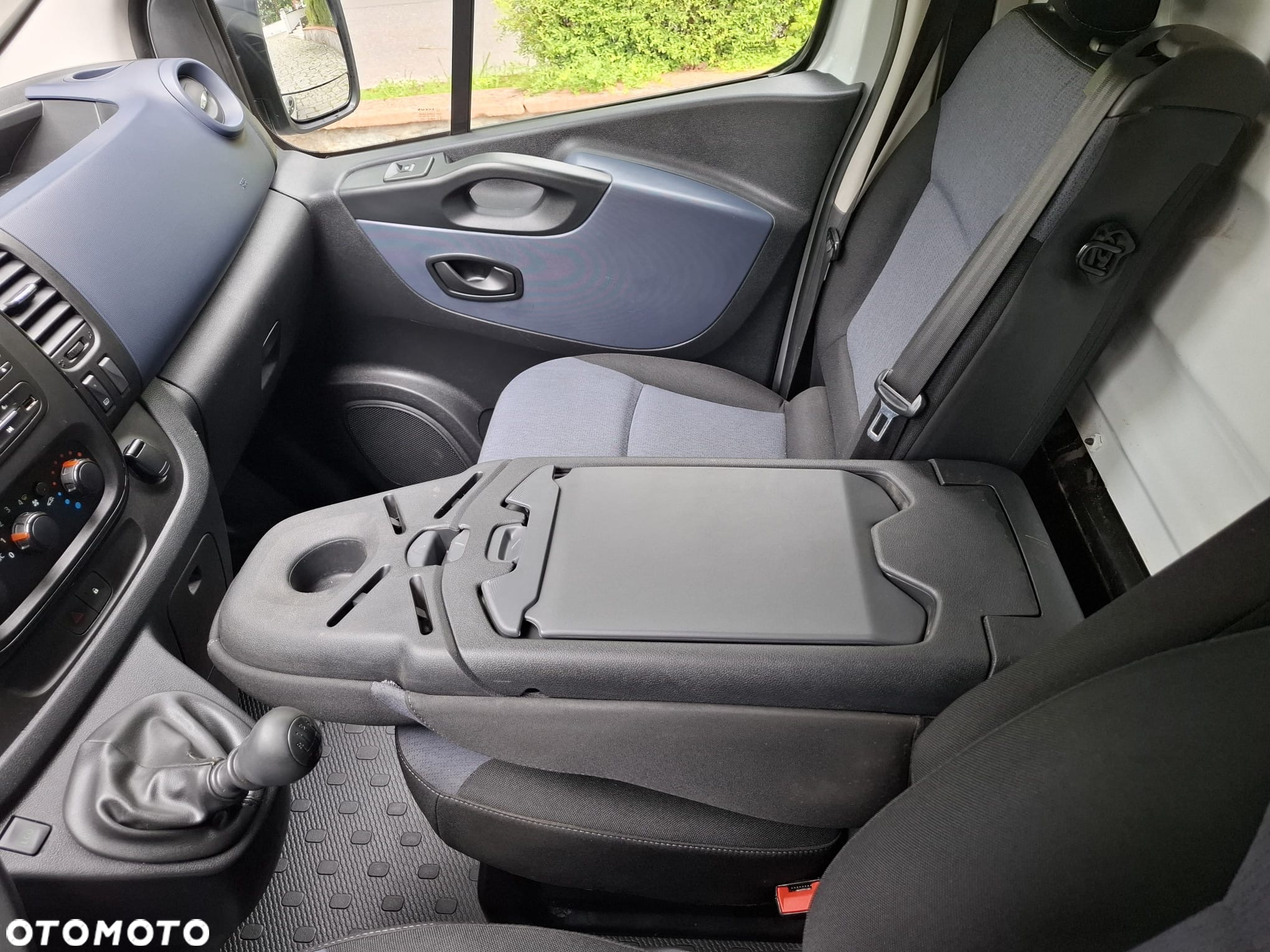 Opel VIVARO - 12