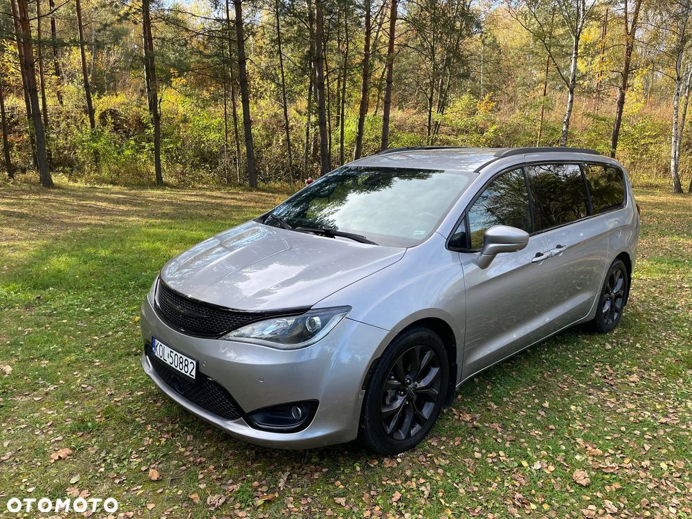 Chrysler Pacifica - 2