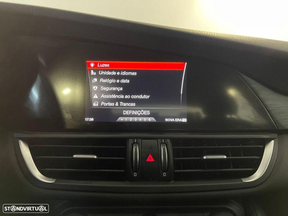 Alfa Romeo Giulia 2.2 D - 24