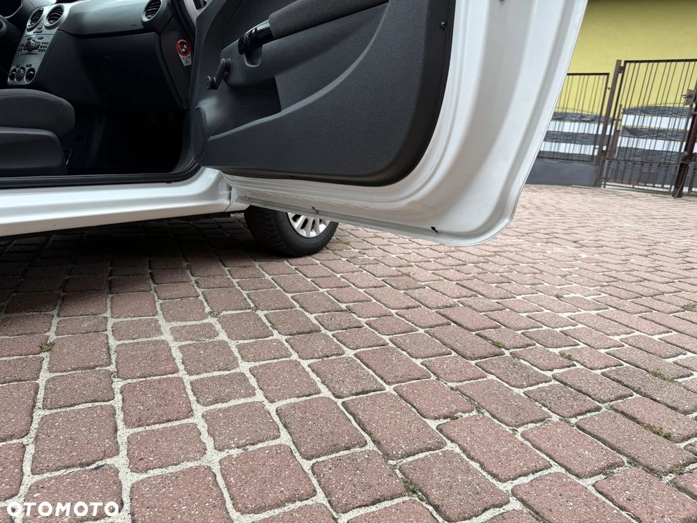 Opel Corsa 1.2 16V Essentia - 13