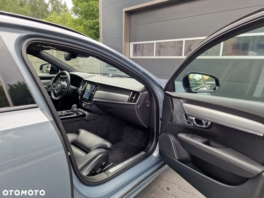 Volvo V90 T8 AWD Plug-In Hybrid R-Design - 25