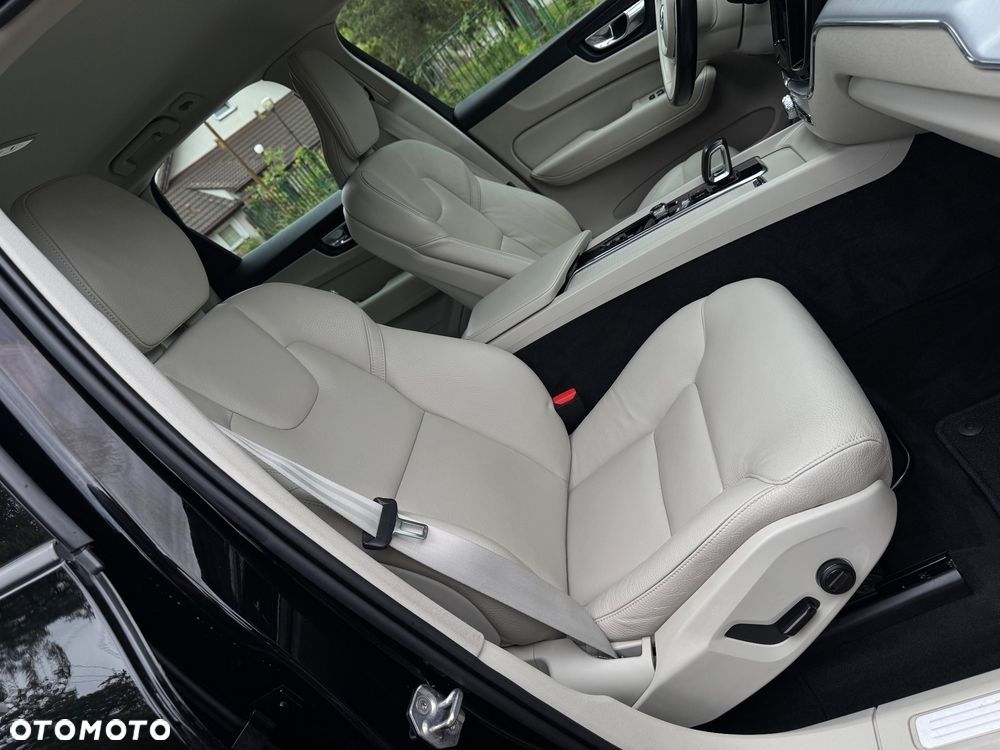 Volvo XC 60 B4 D AWD Geartronic Momentum Pro - 27