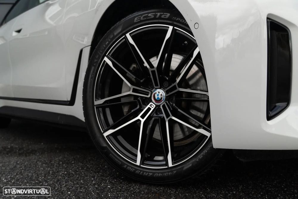 BMW i4 eDrive40 - 33