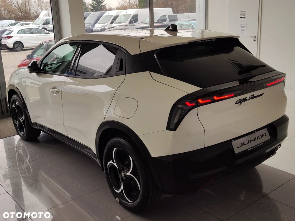 Alfa Romeo Junior 1.2 mHEV Ibrida Speciale eDCT - 11