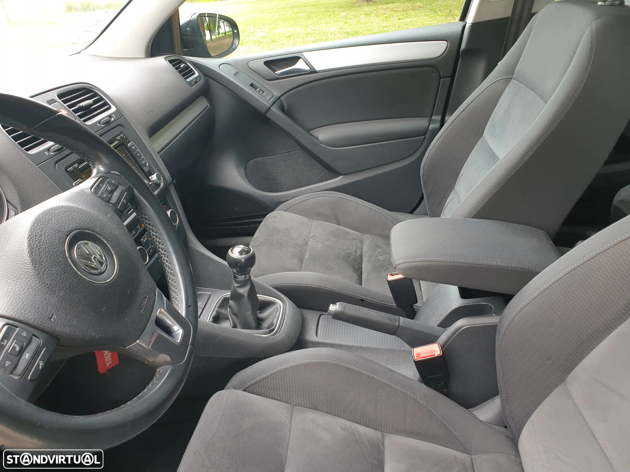 VW Golf 1.6 TDi Highline - 23