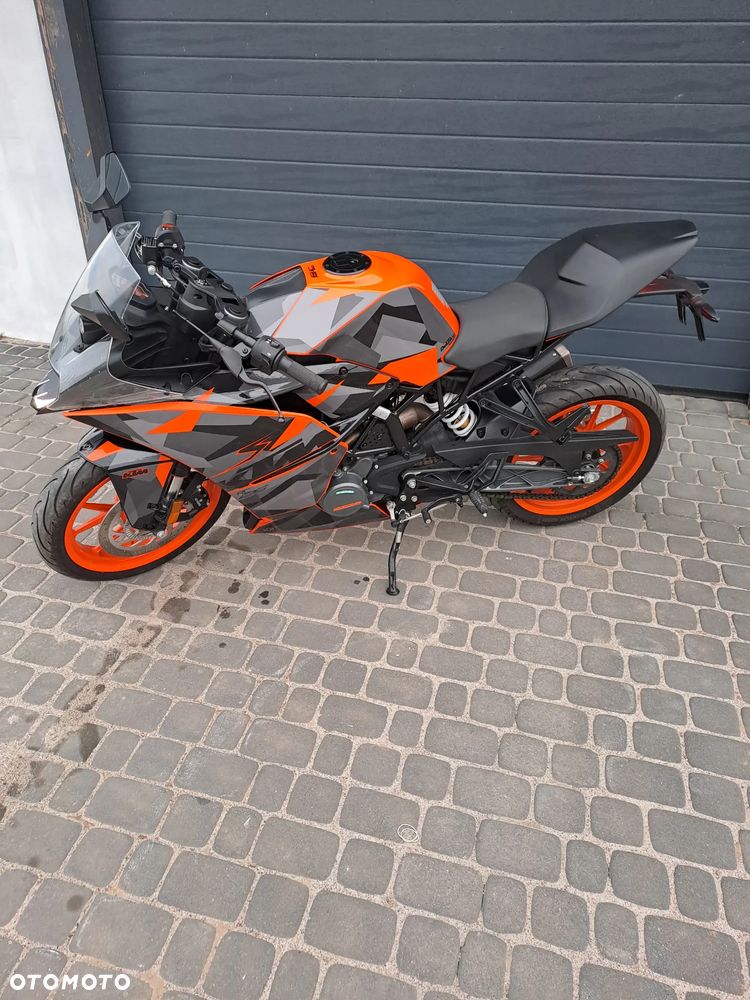 KTM RC 125 - 12