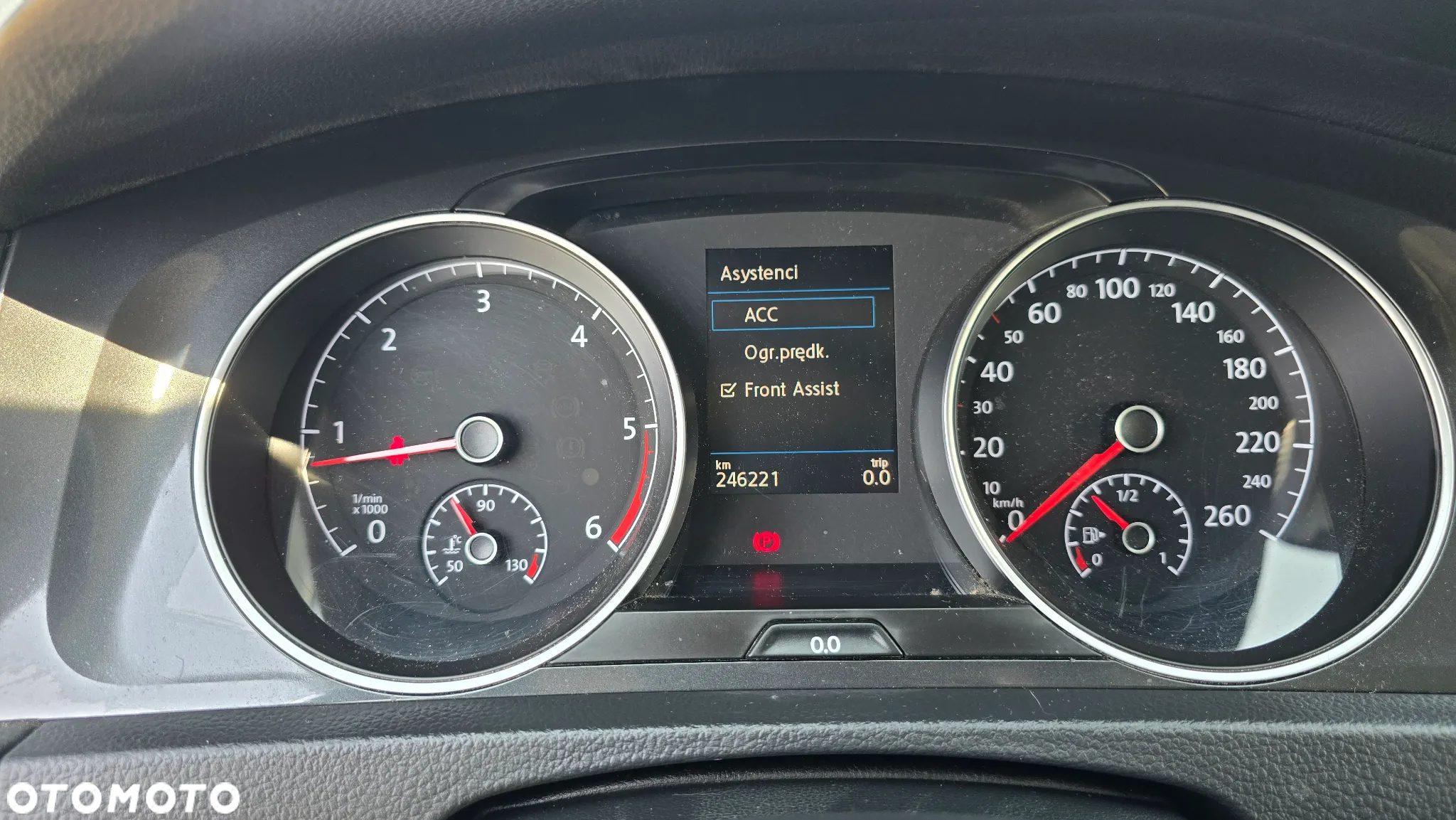 Volkswagen Golf VII 1.6 TDI BMT Comfortline - 34