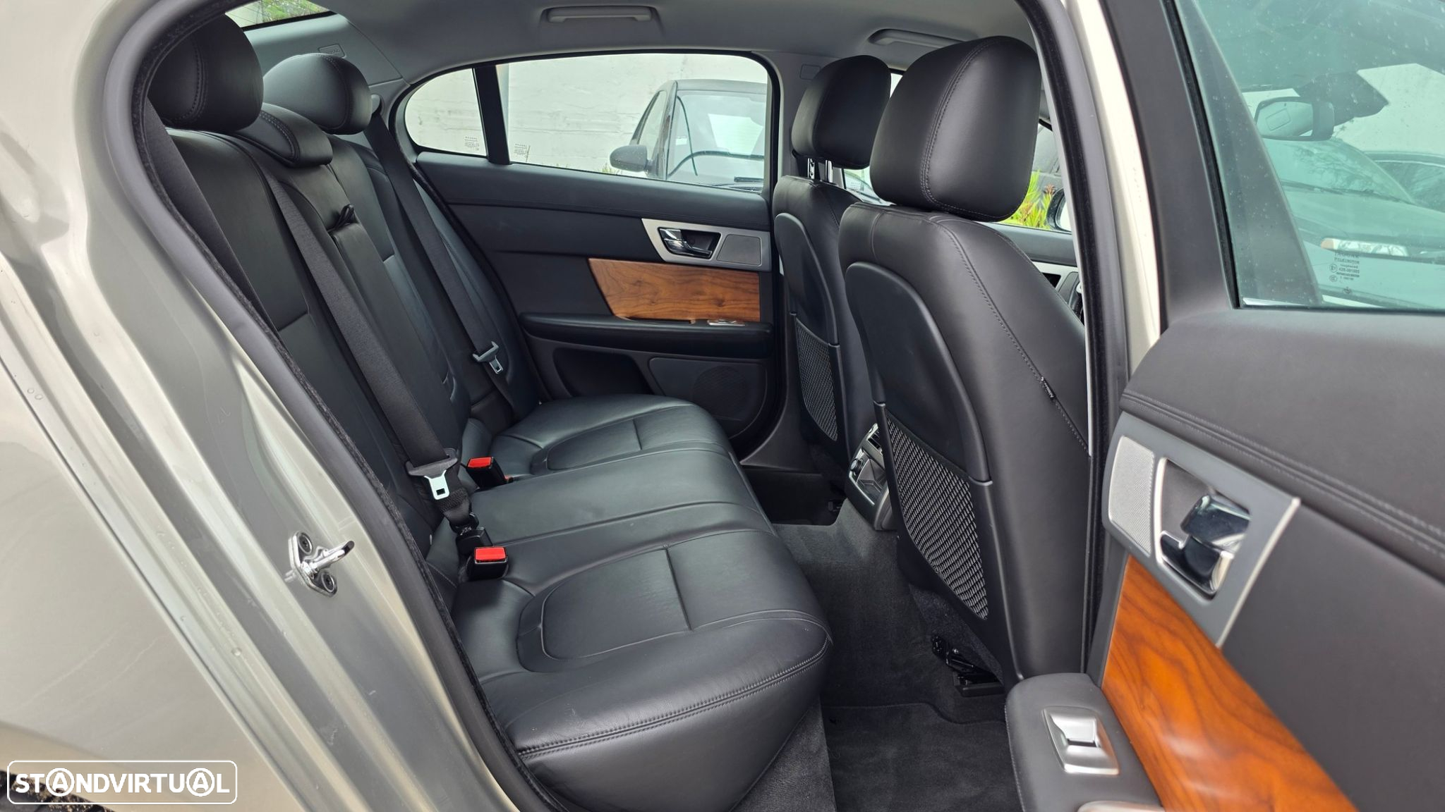 Jaguar XF 2.2 D Premium Luxury - 13