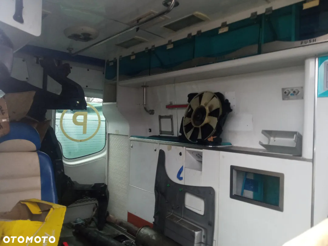 Zabudowa karetki Mercedes Sprinter - 4