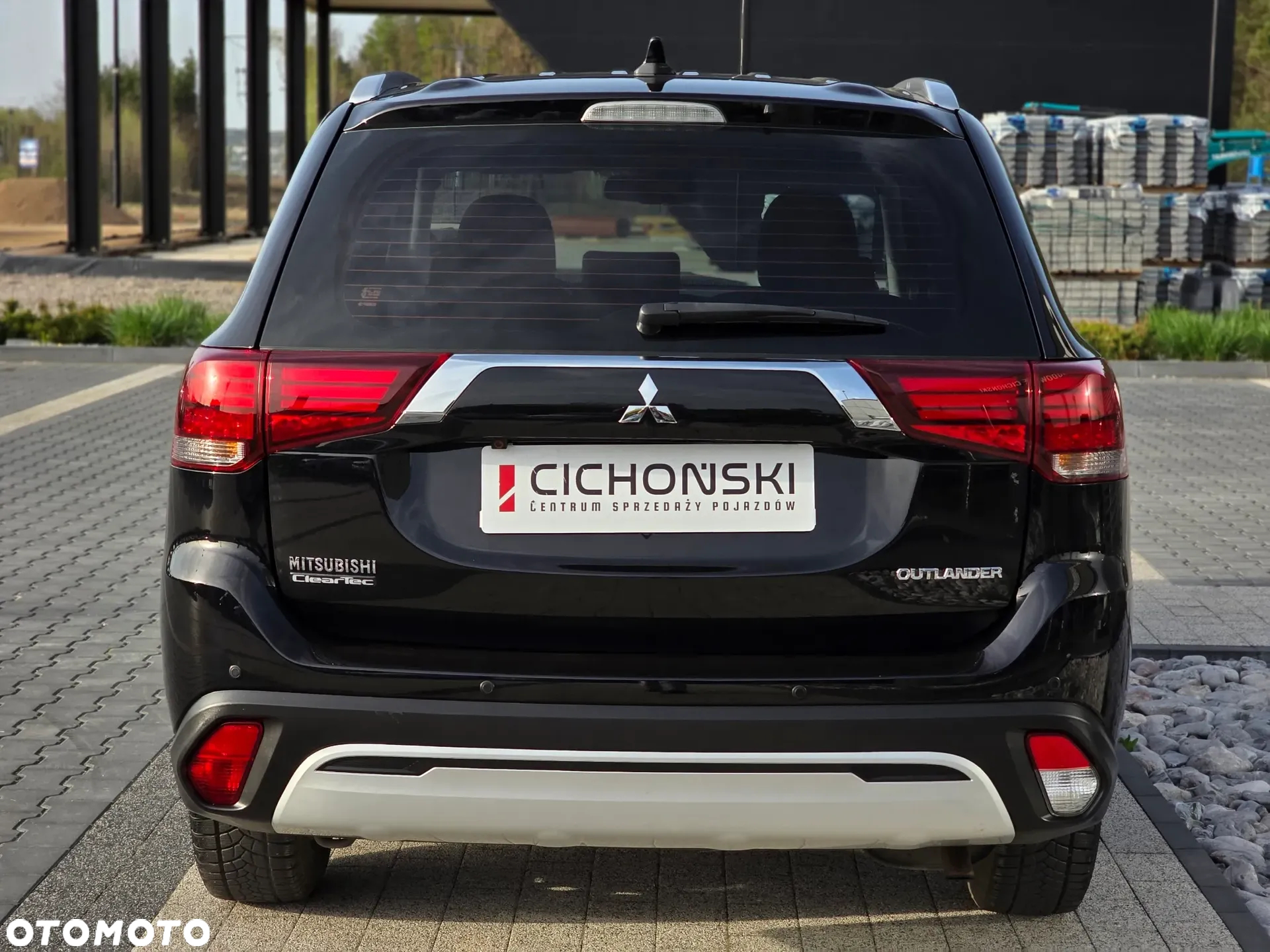Mitsubishi Outlander 2.0 Invite + 2WD - 7