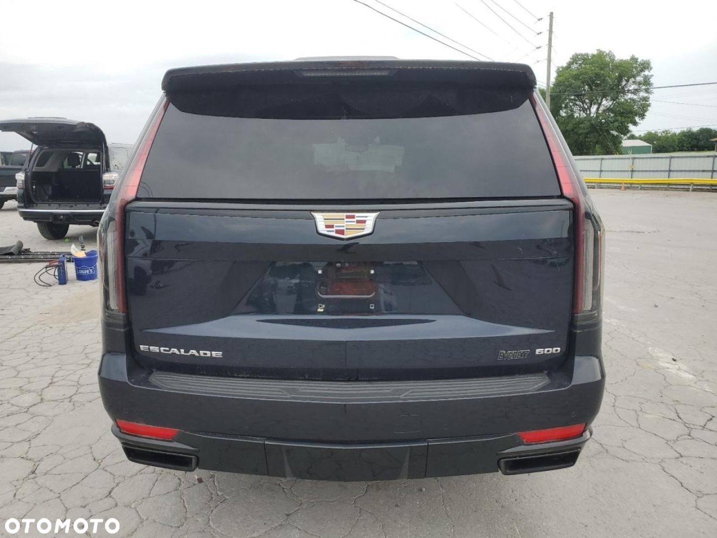 Cadillac Escalade - 4