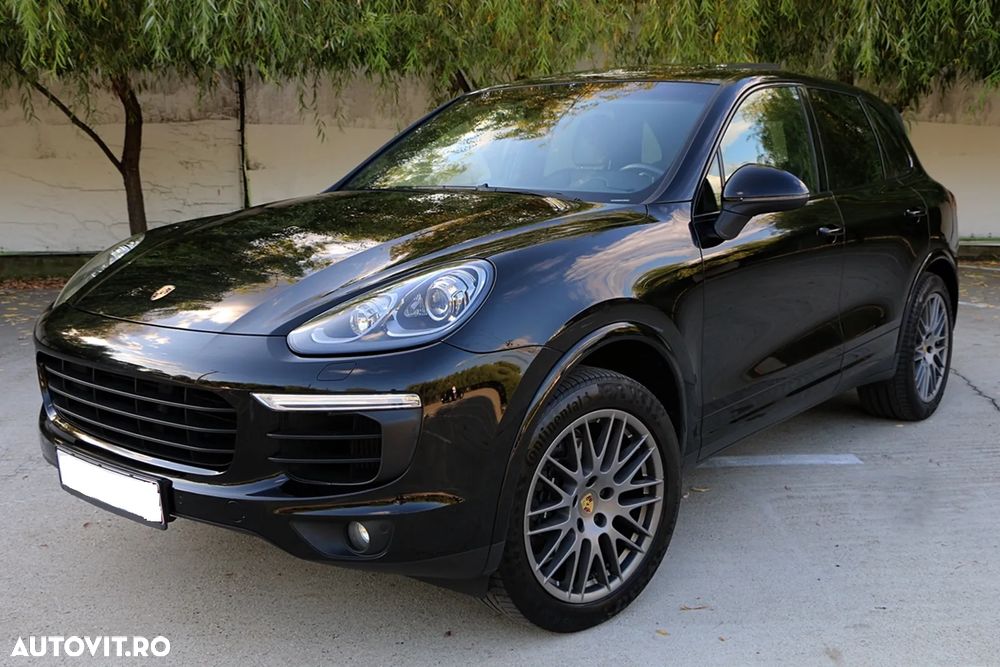 Porsche Cayenne 3.0 L - 24