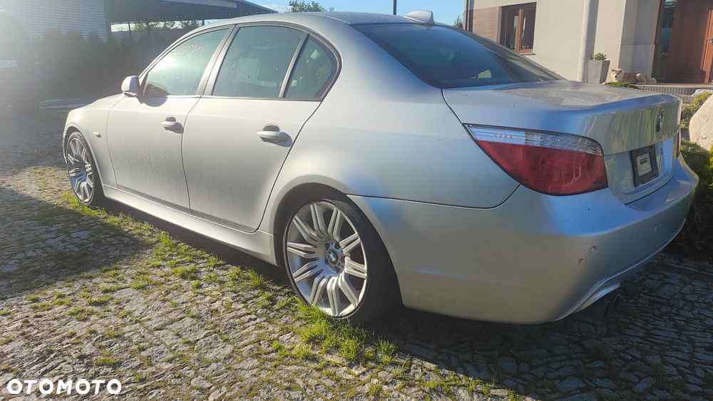 BMW Seria 5 550i - 2