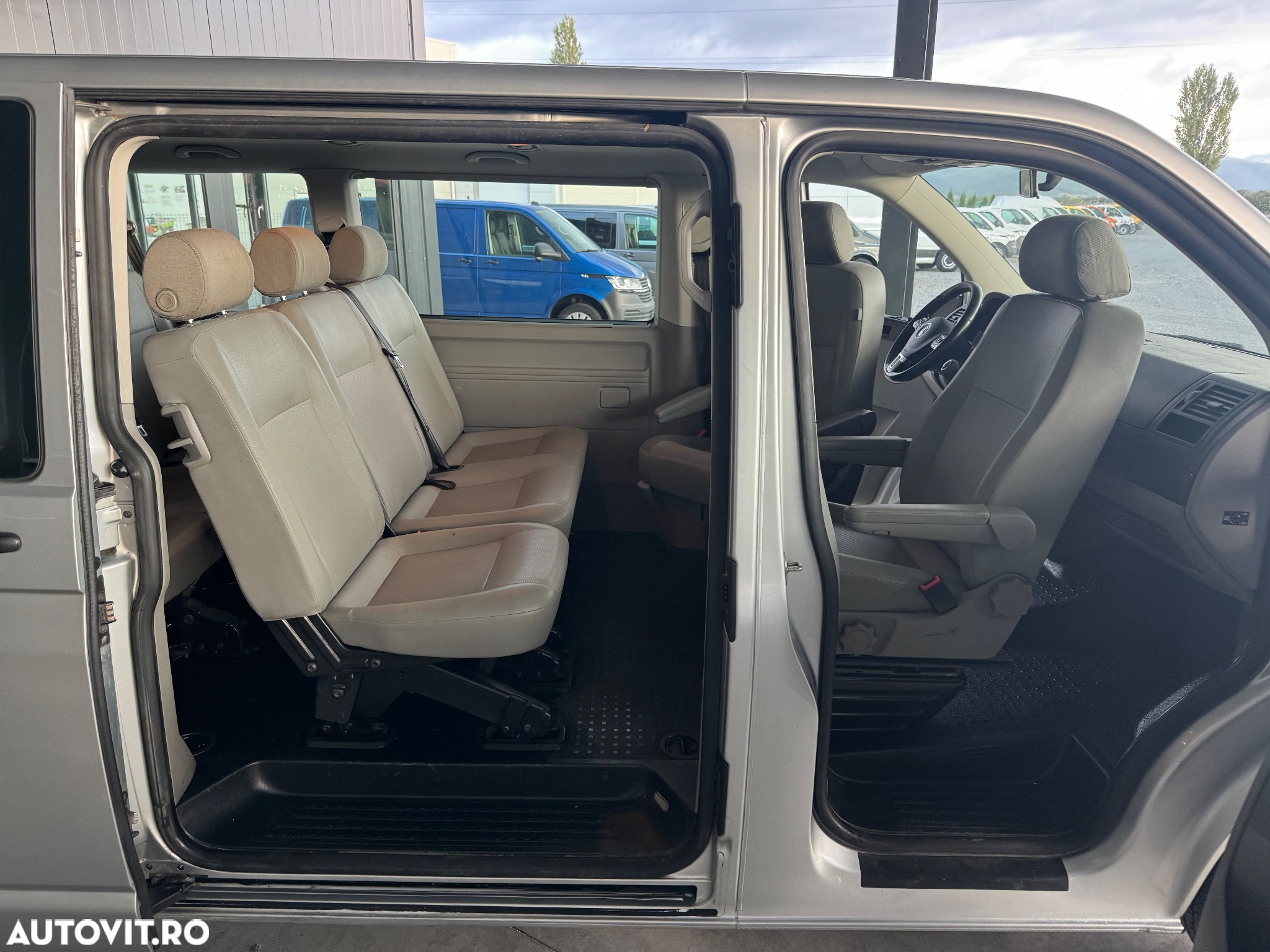 Volkswagen Caravelle - 21