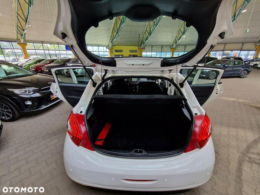 Peugeot 208 - 19