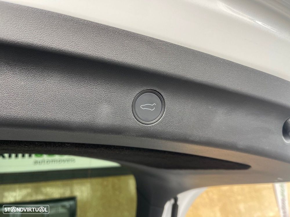 Tesla Model Y Long Range Dual Motor AWD - 9