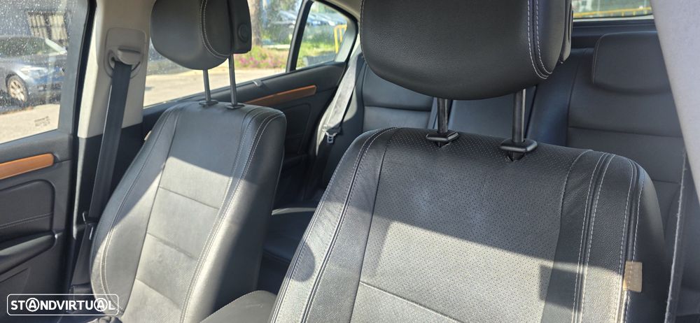 Renault Laguna 2.0 dCi FAP Initiale - 7