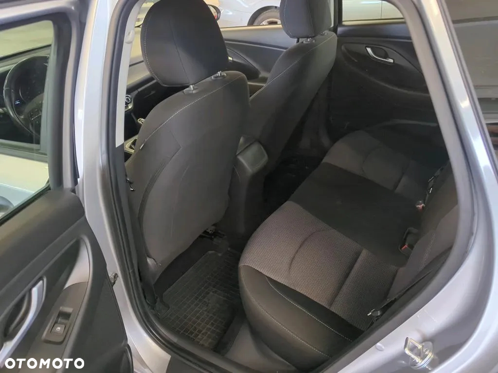 Hyundai i30 1.5 DPI Classic + - 9