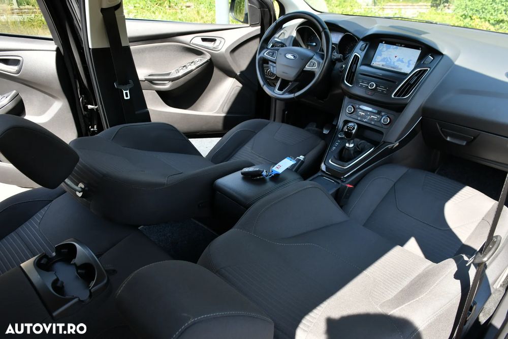 Ford Focus 1.5 EcoBlue Start-Stopp-System TITANIUM DESIGN - 31