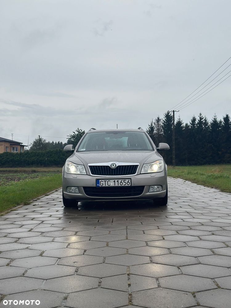 Skoda Octavia 2.0 TDI DPF Elegance DSG - 2