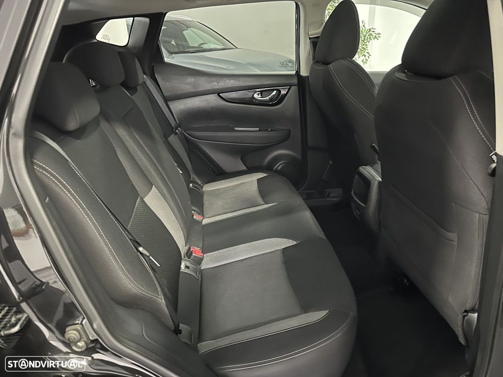 Nissan Qashqai 1.3 DIG-T N-Connecta J18 - 23