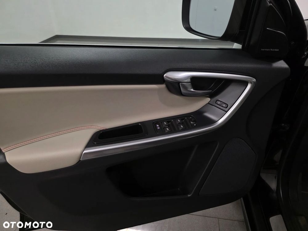 Volvo XC 60 D3 Drive-E Ocean Race - 22